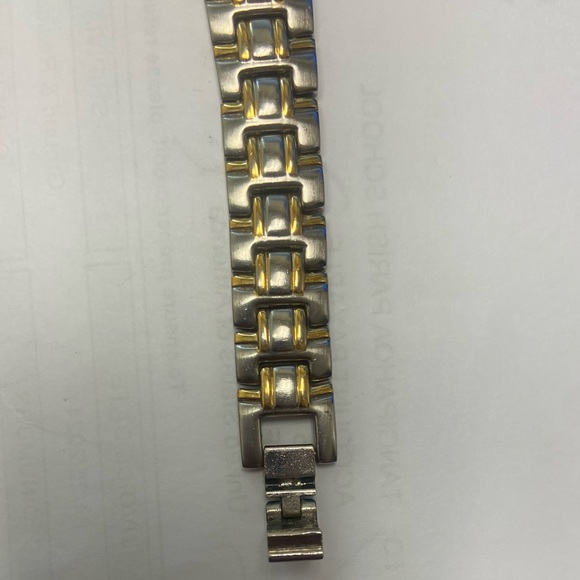 Anne Klein Vintage Watch 10/5465 Women’s Wrist Watch Silver/Gold EUC - Picture 3 of 5